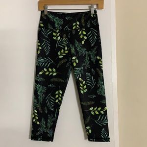 Tropical print black capri leggings